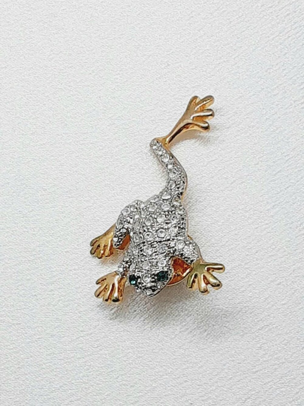 NEW Frog Put'em Pin - Picture 2 of 9